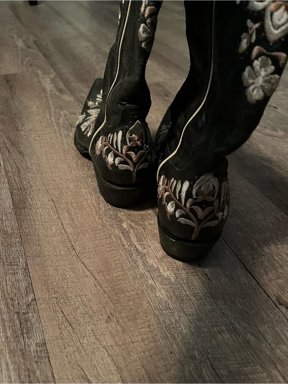 Old Gringo Black Leather Western Boots with Cream & Blush Embroidery - Picture 4 of 12
